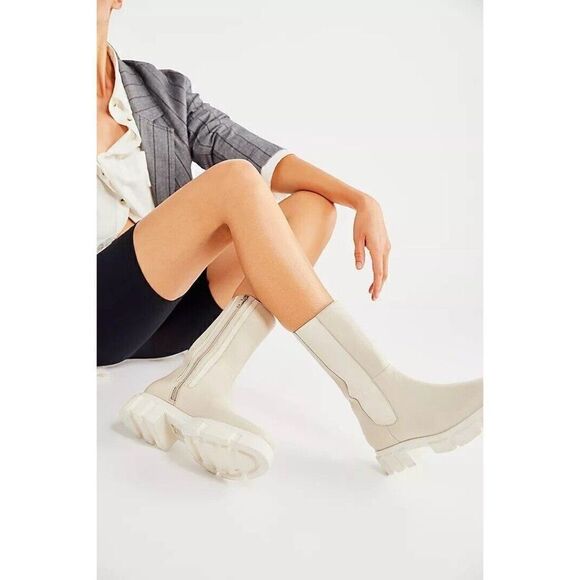 NEW FREE PEOPLE Sz 38 BROOKS CHELSEA BOOTS - Picture 1 of 3